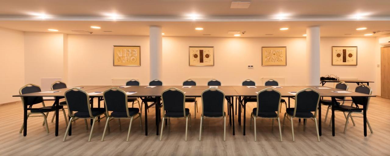 Fibula Residence Hotel & Wellness - Adults Only Pécs Exteriör bild