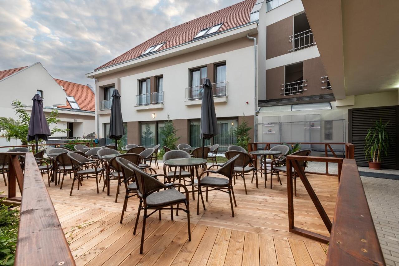 Fibula Residence Hotel & Wellness - Adults Only Pécs Exteriör bild